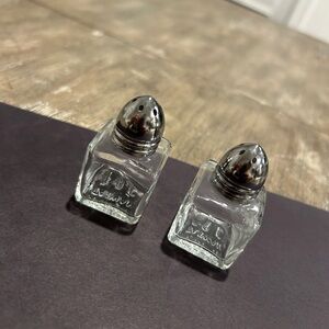 VINTAGE ROC Made in Taiwan Clear Glass STAINLESS LIDS Salt & Pepper Shakers